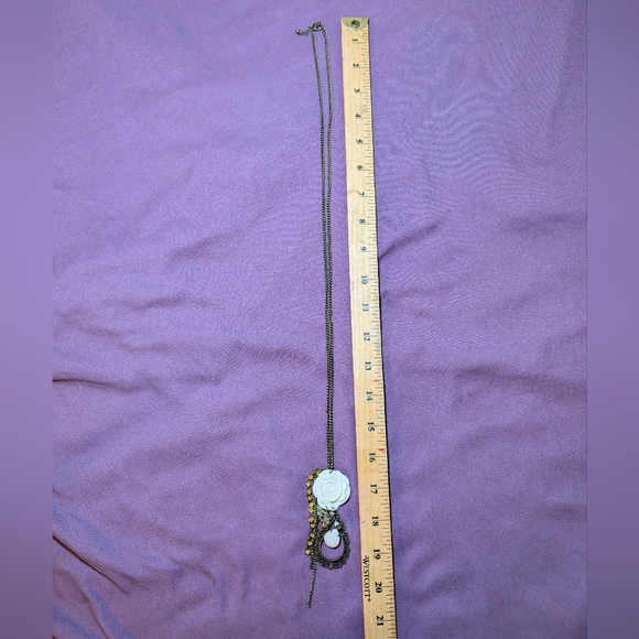 🌟3/$20🌟 - 2000s Vintage Long Necklace - Picture 5 of 5